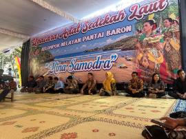 Pamong Kalurahan Kemadang Ikut Serta Dalam Ucapara Adat Sedekah Laut